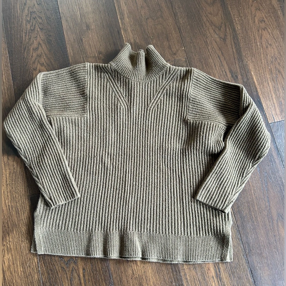 Cotton blend Army green Banana Republic factory shaker sweater, sz M